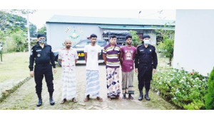 রাণীহাটির কমলাকান্তপুর ও ভোলাহাট থেকে মাদকসহ গ্রেপ্তার-৪