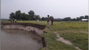 দেবীনগর ইউনিয়নে মহানন্দা নদীর ভাঙ্গনে দিশাহারা কয়েক গ্রামের মানুষ