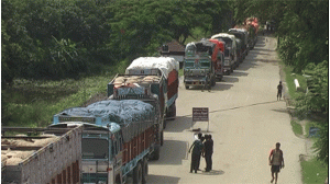 সোনামসজিদ স্থলবন্দর দিয়ে ঢুকতে শুরু করেছে আটকে পড়া ভারতীয়  পেঁয়াজ