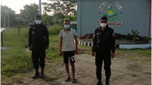 চাঁপাইনবাবগঞ্জের শিবগঞ্জ থেকে অস্ত্রসহ ১জনকে গ্রেফতার করেছে র‌্যাব