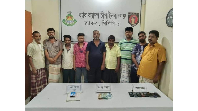 মহানন্দা বাস স্ট্যান্ডের পাবলিক টয়লেট এলাকায় জুয়া খেলারত অবস্থায় ৯ জন আটক
