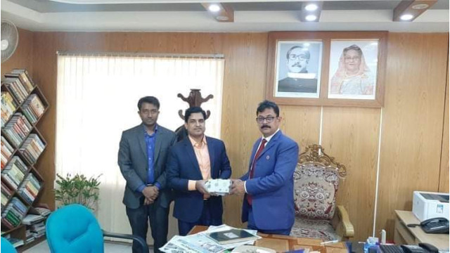 মুজিবশতবর্ষ উপলক্ষেই-সেবা ক্যাম্পেইন বিভাগীয় সেরা উদ্যোক্তো ডালিমের পুরস্কার গ্রহণ