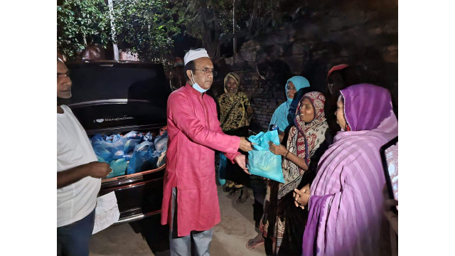 ঈদ উপলক্ষে হরিপুর নিজ গ্রামে ডা. গোলাম রাব্বানীর খাদ্য সামগ্রী বিতরণ