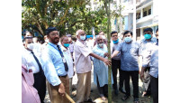 চাঁপাইনবাবগঞ্জে আদালত চত্বরে বৃক্ষরোপণ কর্মসূচির উদ্বোধন 