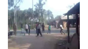 মহারাজপুরে দু’পক্ষের ধাওয়া পল্টা ধাওয়া : ককটেল বিষ্ফোরণ