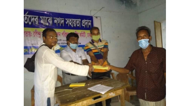 দেবীনগর ইউনিয়নে বন্যার্তদের মাঝে জাতীয় রবীন্দ্রসঙ্গীত সম্মিলন পরিষদের আর্থিক সহায়তা প্রদান