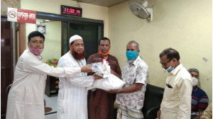 চাঁপাইনবাবগঞ্জ জেলা ঢাকা কোচ  মাস্টার কল্যাণ সমিতির খাদ্য সামগ্রী বিতরণ