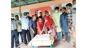 কেক কেটে জননেত্রী শেখ হাসিনার জন্মদিন পালন করলেন ডাঃ গোলাম রাব্বানী 