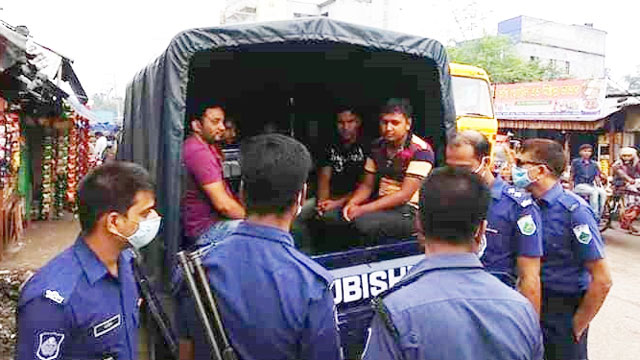 শিবগঞ্জে মাস্ক না পরায় ৬১জনকে জরিমানা