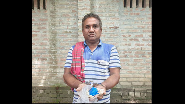 শিবগঞ্জে দুই মাদক ব্যবসায়ীকে গ্রেফতার করেছে পুলিশ