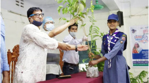 ভোলাহাটে চারা রোপণ কর্মসূচির উদ্বোধন