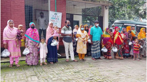 চাঁপাইনবাবগঞ্জের ভোলাহাট উপজেলায় শিশু খাদ্য বিতরণ